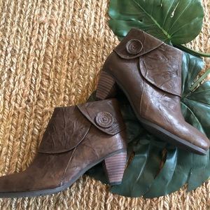 Adorable vintage-look booties